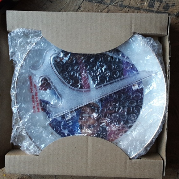 NWT Collectible Plate - Picture 4 of 4